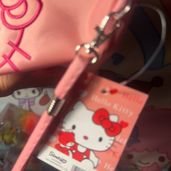 Hello Kitty Pink Heart Pouch - Picture 3 of 3